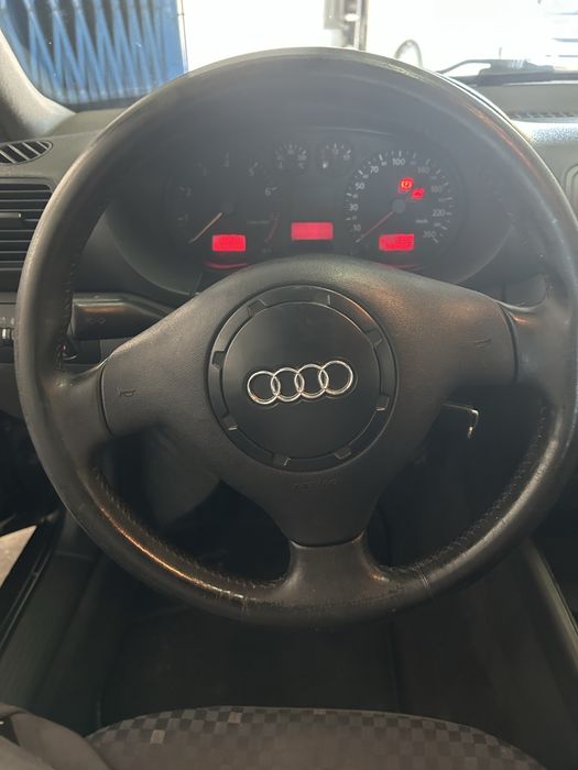 Viatura de retoma Audi A3 8L 1.6 Gasolina BARATO