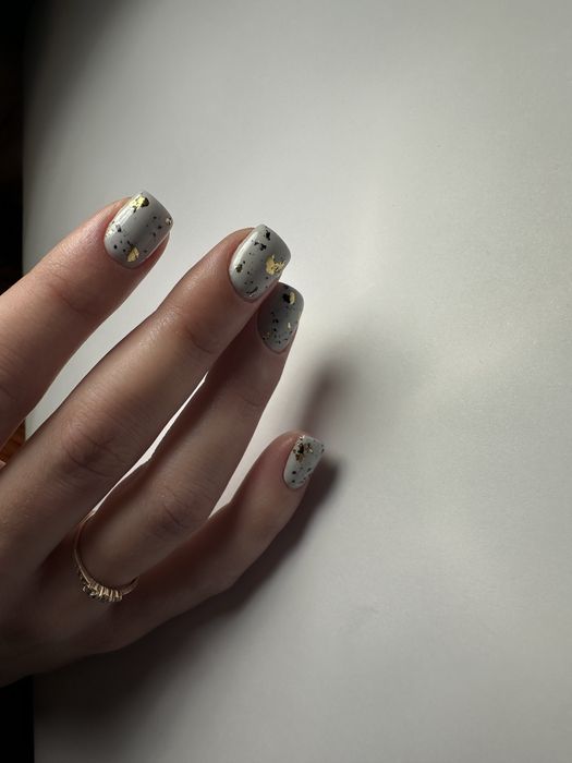 Манікюр , нарощування , педикюр . Центр міста