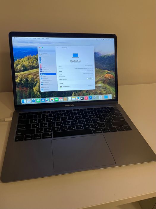 Apple MacBook Air 2019 / Intel i5 / 8GB RAM / 256 SSD / 13”
