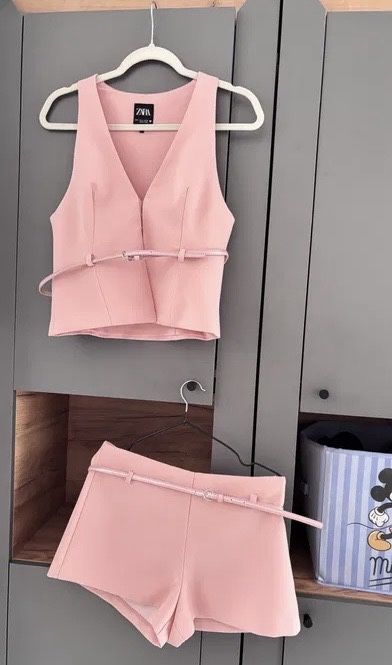 Костюм Zara рожевий, жилет і шорти