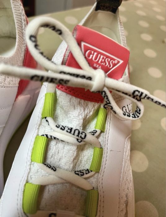Ténis Guess 39 brancos, rosa e verde