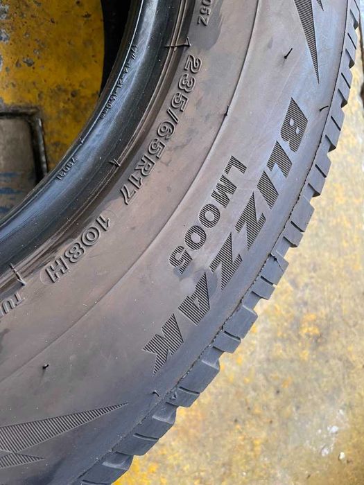 235/65 R17 Bridgestone Blizzak LM005 4шт