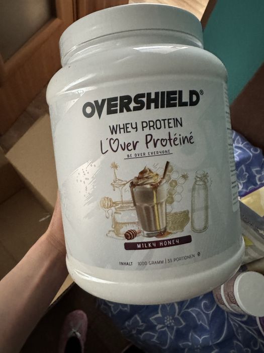 Odżywka białkowa białko Overshield Whey Protein L’Over Protéiné Milky Honey - kremowe deserowe białko, odżywka WPC & WPI