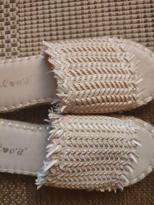 Beżowe klapki plecione, damskie,