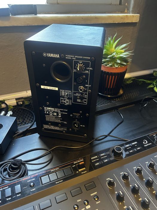 Yamaha HS5 individual – Com Caixa e fatura