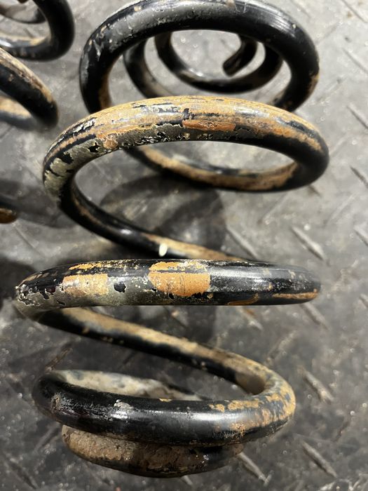 Sprężyny Tył Tylne Tylnie BMW E30 325iX Touring z Hakiem kombi 325i