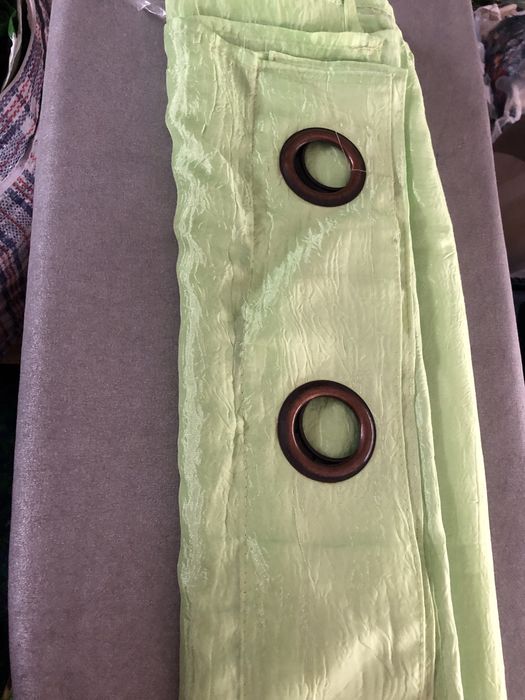 1 green organza-style curtain