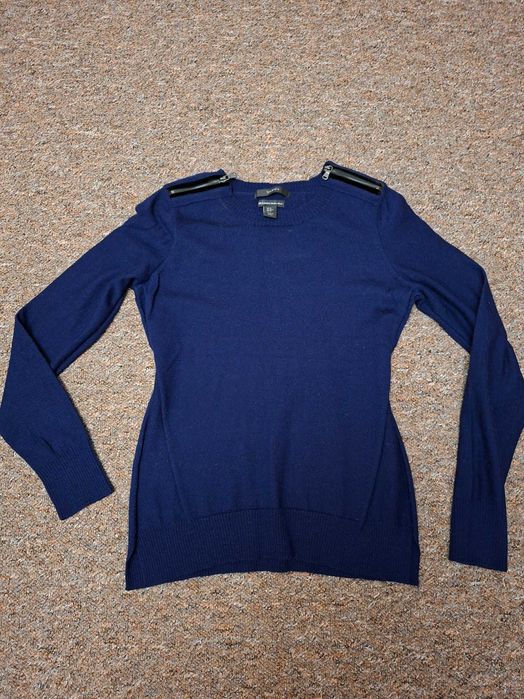 Sweterek merino Tahari