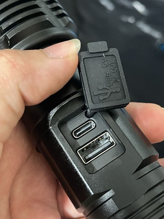 Lanterna Tática LED Potente – Recarregável USB
