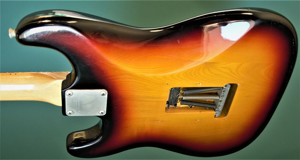 stratocaster FERNANDES FST65 made in japan 1981