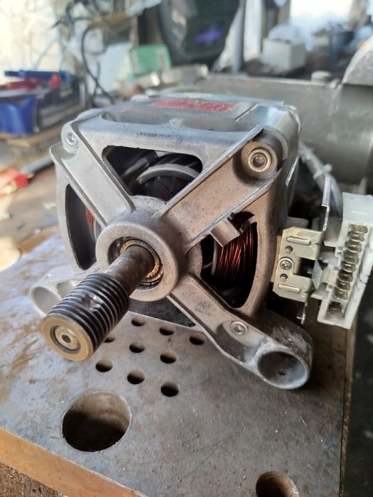 Мотор від пральної машини