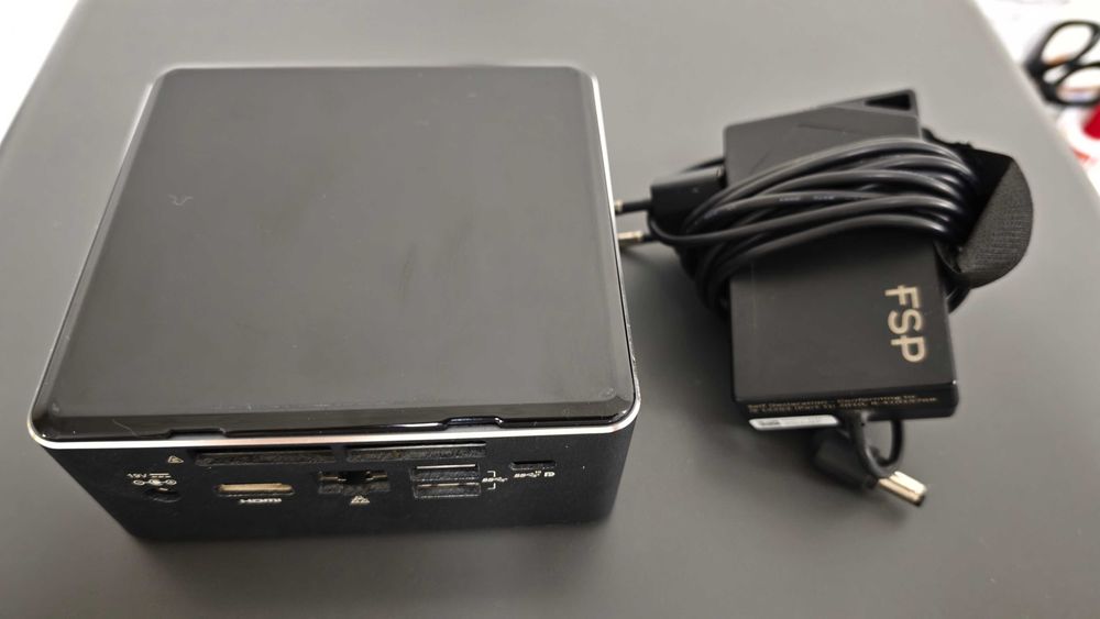 Міні-комп'ютер Intel NUC NUC7i3BNH i3-7100U/8Gb ddr4/256Gb nvme/wifi/BT