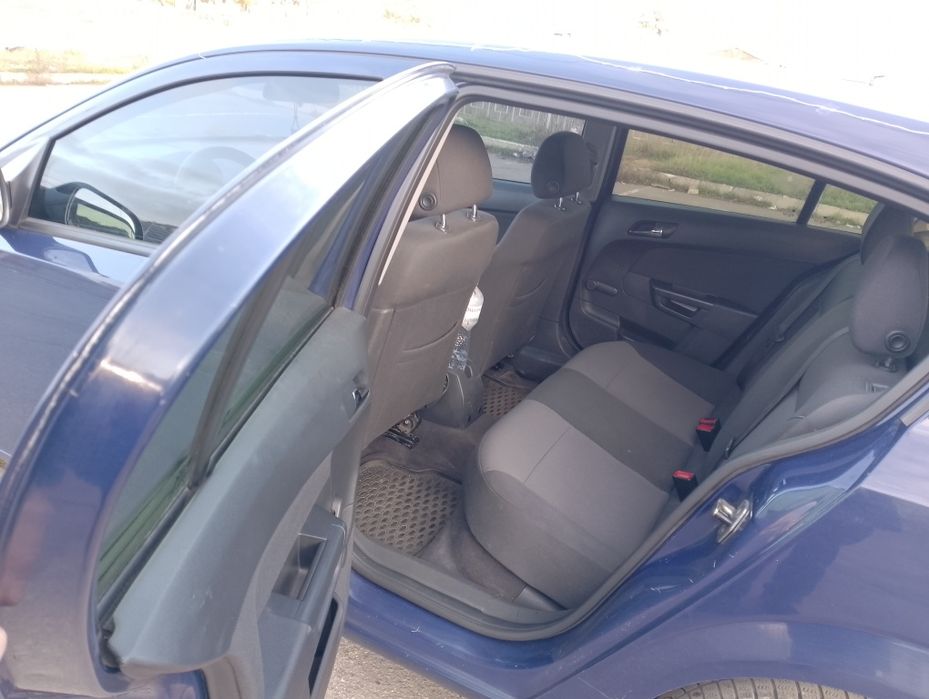 Продам Опель Астра Н турбо дизель 2011 года