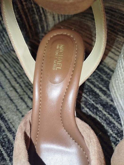 Buty na koturnie