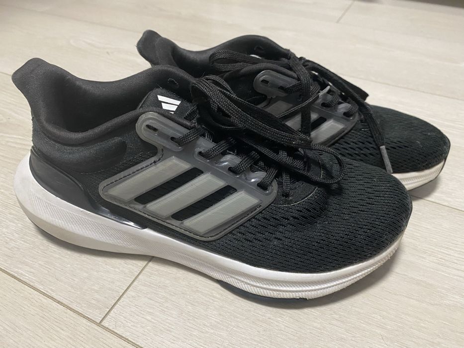 Кросівки adidas легенькі