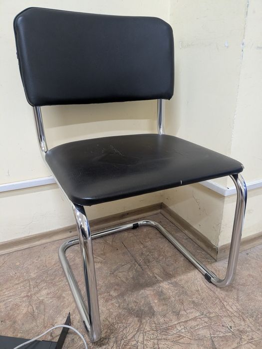 Меблі офісні  б/в