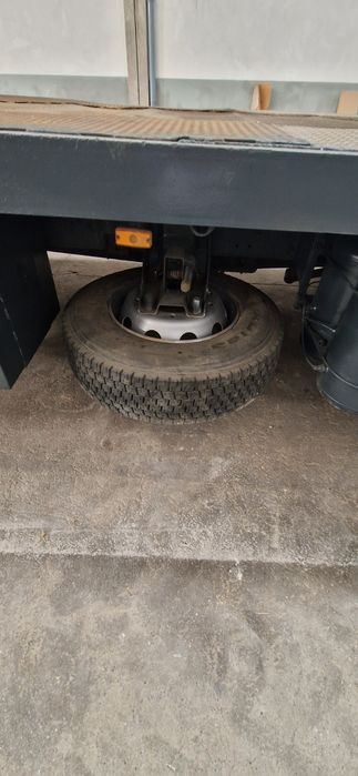 Camiao porta máquinas 26 ton