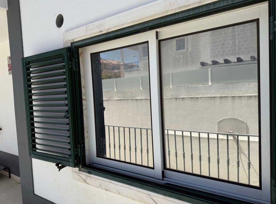 Janelas e porta portada em alumínio, vidro duplo