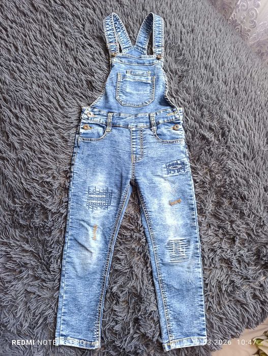 Джинсовий комбінезон,розмір 4-5 років,в гарному стані