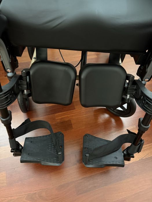 Cadeira de Rodas Invacare Rea Clematis Pro | Reclinável e Conforto Top