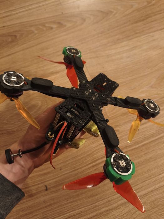 Dron sportowy fpv 100km/h