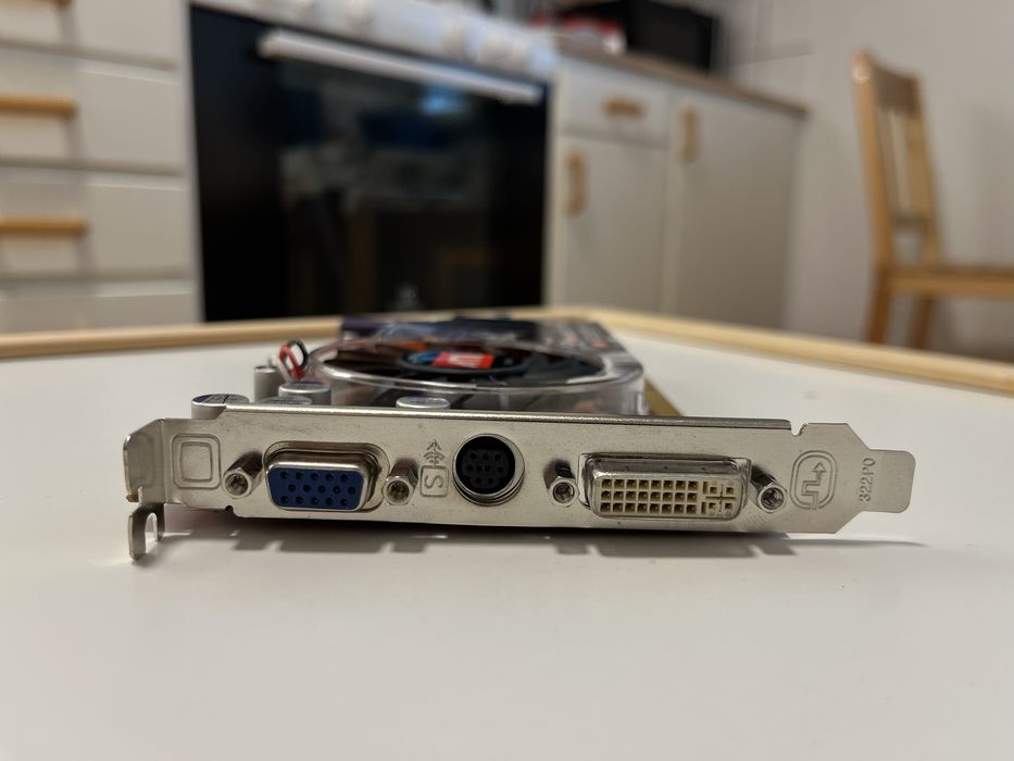 Колекційна відеокарта Radeon X800 Pro PowerColor