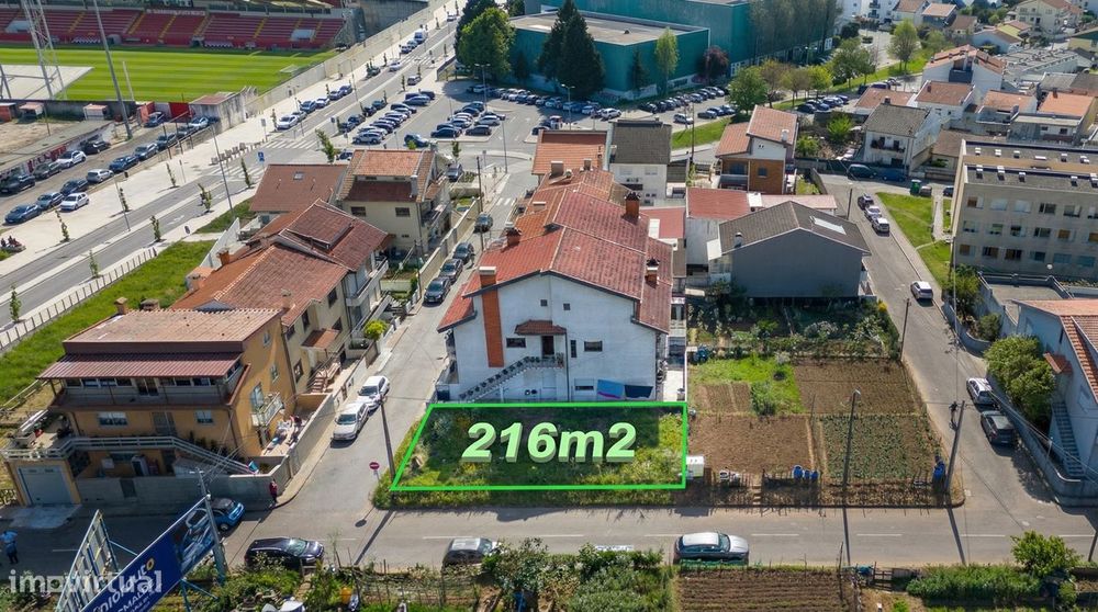 Terreno urbano para construção na Senhora da Hora, com 216m2