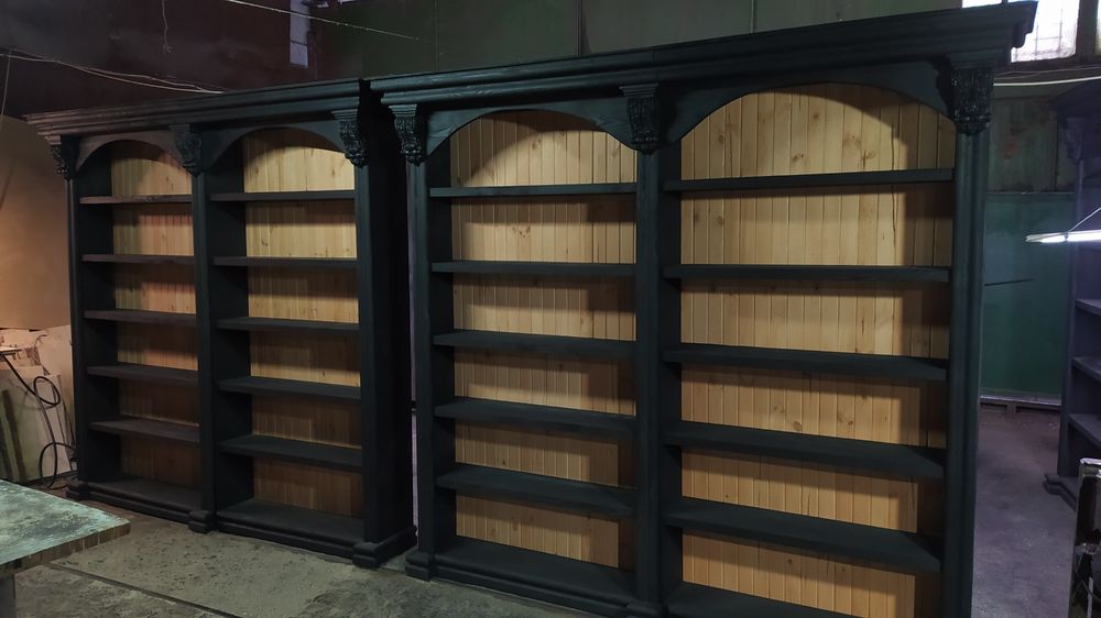 Книжный шкаф из массива под старину