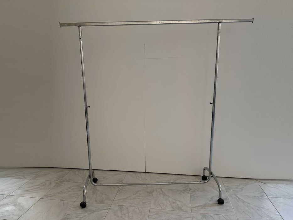 Charriot de Roupa bom estado