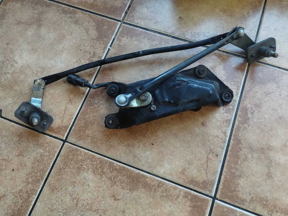 mechanizm wycieraczek przód silniczek Kia Carens II 2 ,02-06r