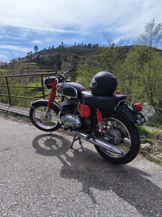 Jawa 350 Californian