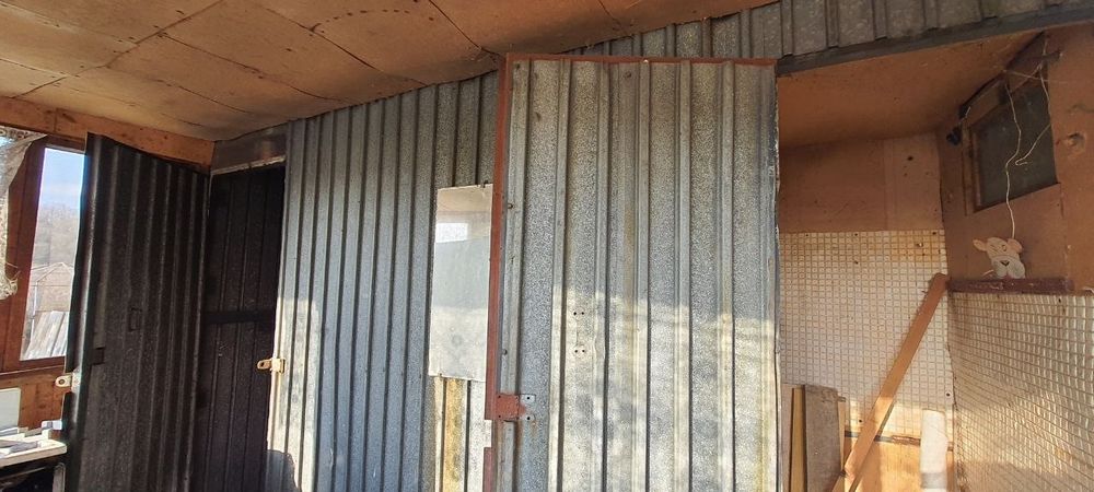 Продам дачу  возле озера с контейнерами