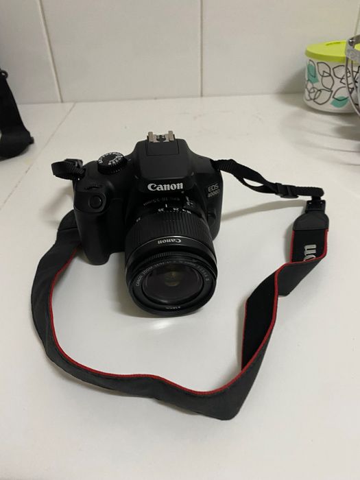 Máquina fotográfica Canon 4000d como nova