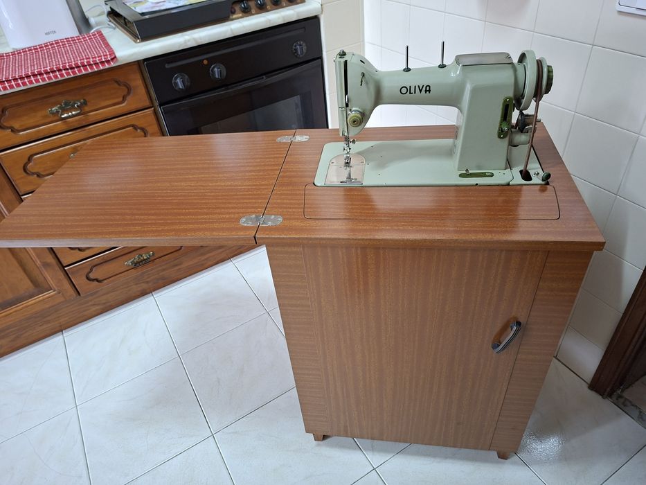 Máquina de costura Oliva
