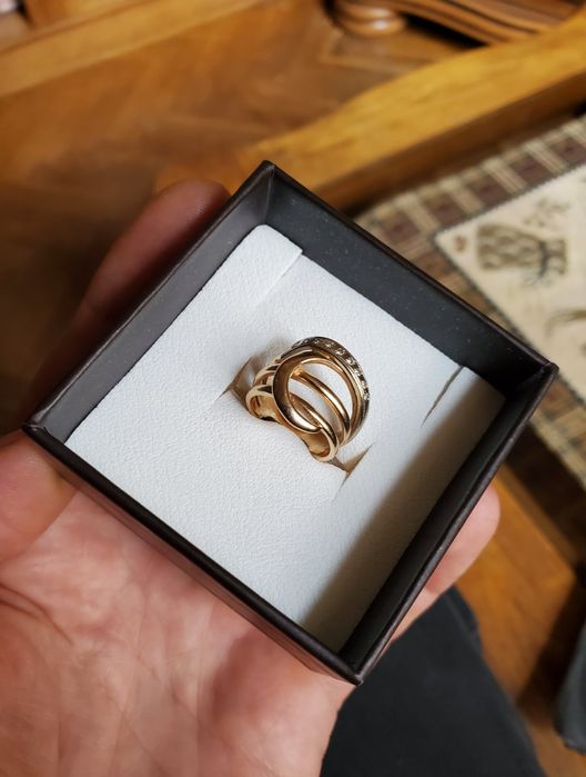 Девичье/женское золотое кольцо.