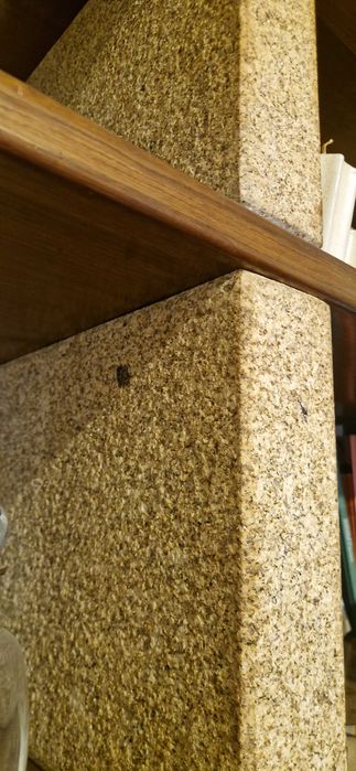 Móvel de Sala rústico em castanho maciço e granito