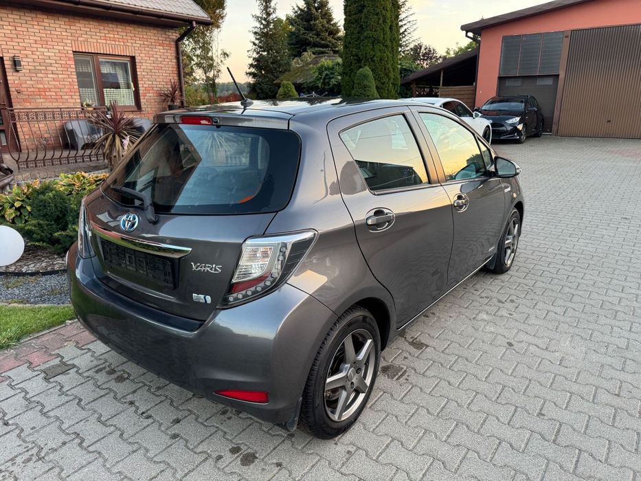 Toyota Yaris Hybryda * Niemcy * Idealna !!
