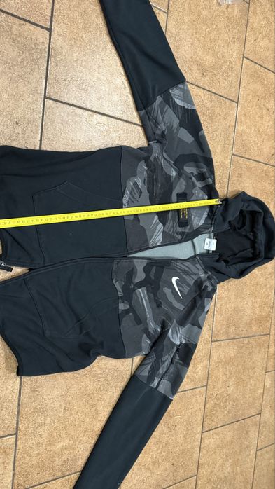 Sprzedam używaną bluzę NIKE w dobrym stanie, rozmiar L.