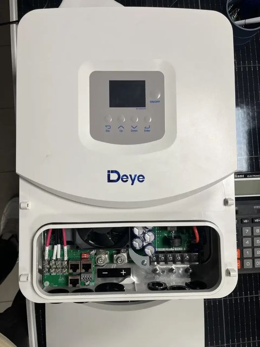 Гибридный инвертор Deye SUN-6.6K-OG03LP1-EU-AM2 ціна актуальна
