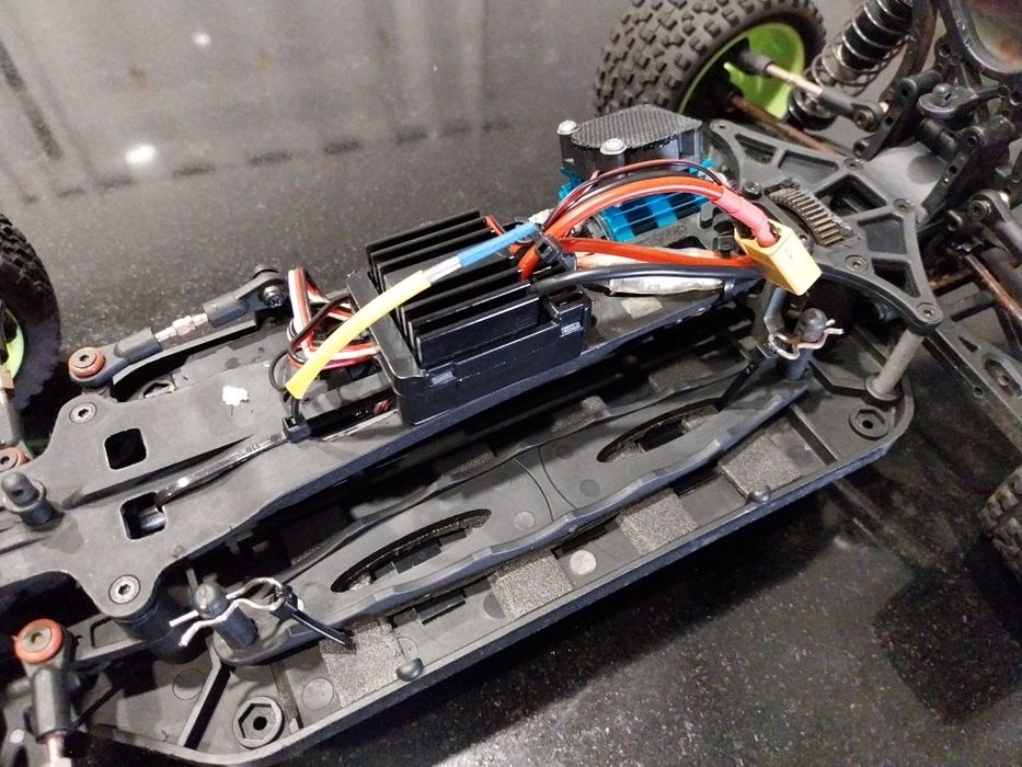 Carro rc 1:10 VRX motor com escovas.
