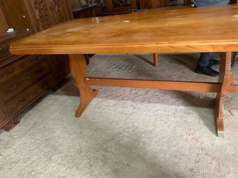 Mesa de jantar em madeira