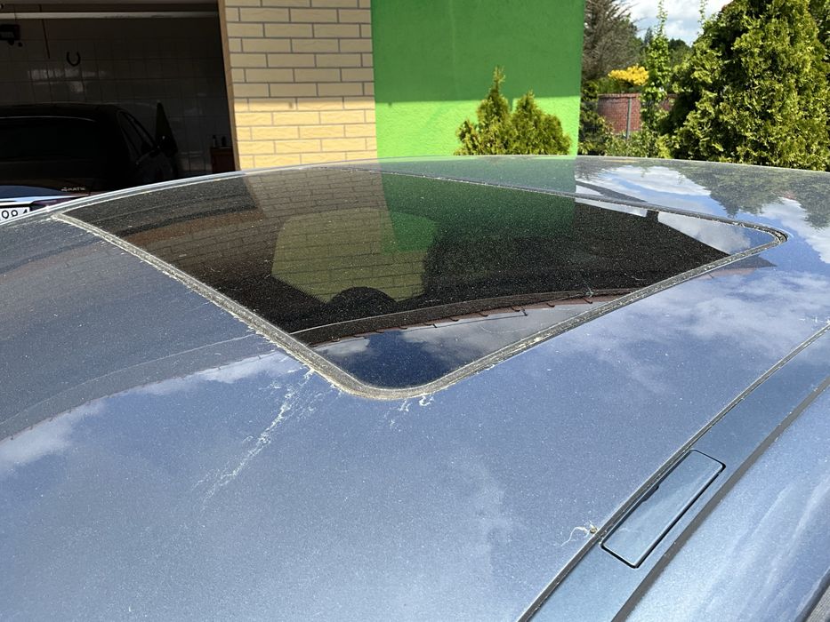 Mercedes E. 260. Benzyna