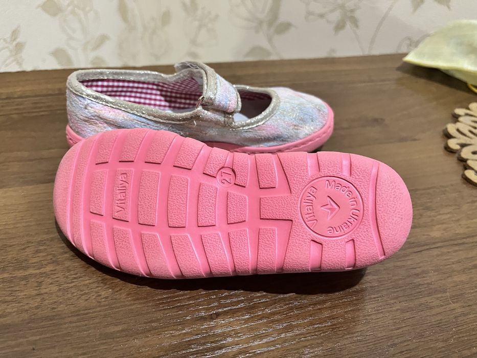 Тапки для дівчинки