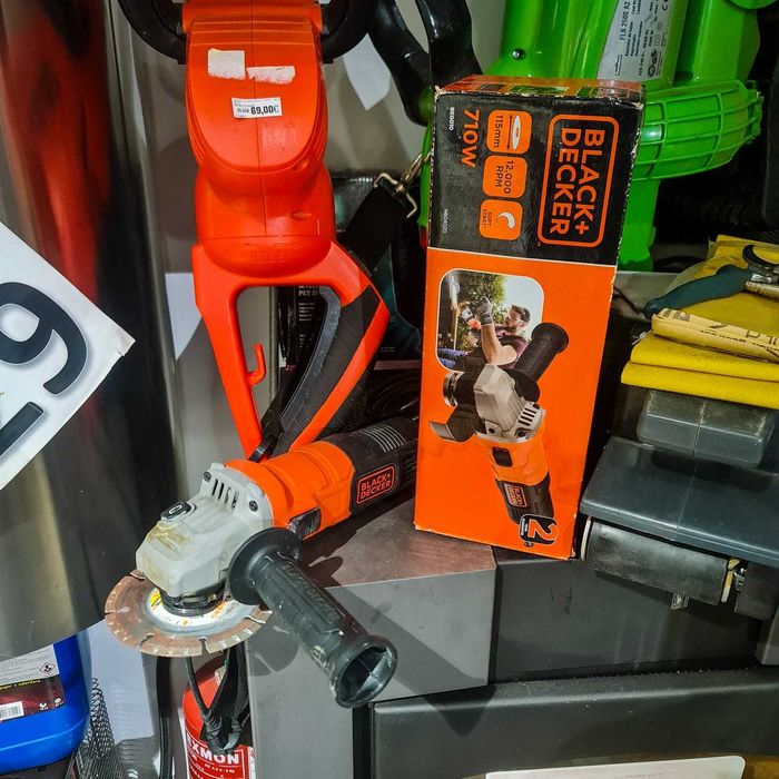 Rebarbadora Angular Black+Decker –710W –Ø115 mm– c/ Caixa e Acessórios