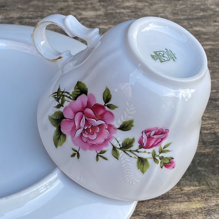 Różany komplet porcelanowej filiżanki z talerzykiem