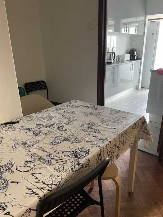 Quarto a 5 min a pé da UA (entrada imediata)