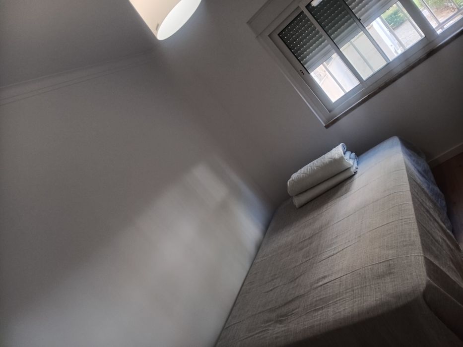 Arrenda se um quarto