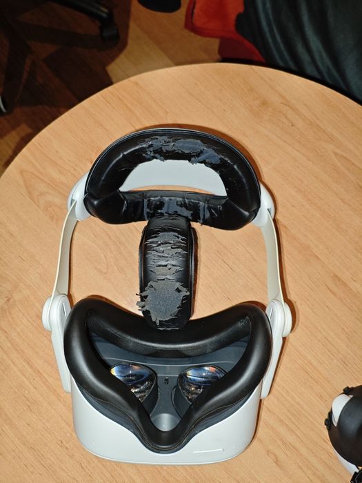 Oculus quest 2 128gb plus kiwi strap