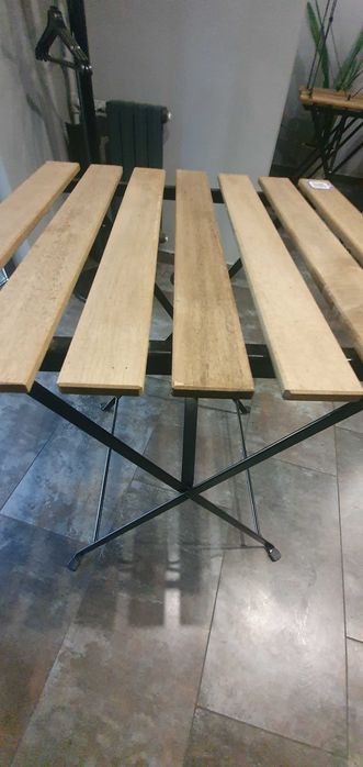 Стіл та стільці для літнього майданчика