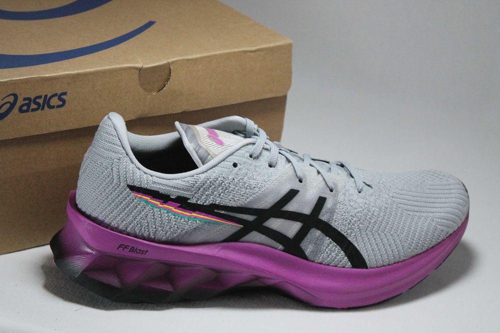 Розмір 41-41,5 Кросівки ASICS Novablast Piedmont Grey/Black оригінал